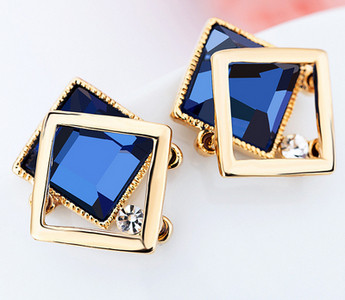 Дамски модерни обеци в няколко модела