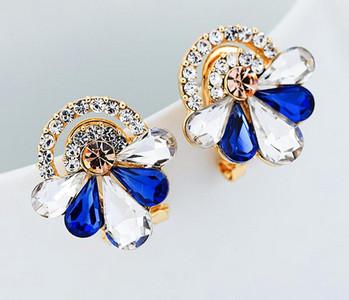 Дамски модерни обеци в няколко модела