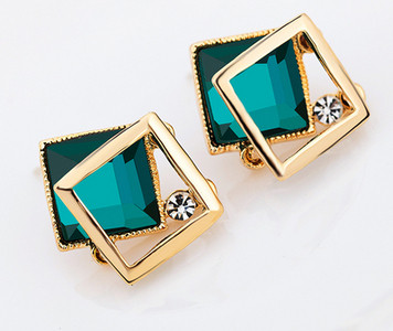 Дамски модерни обеци в няколко модела