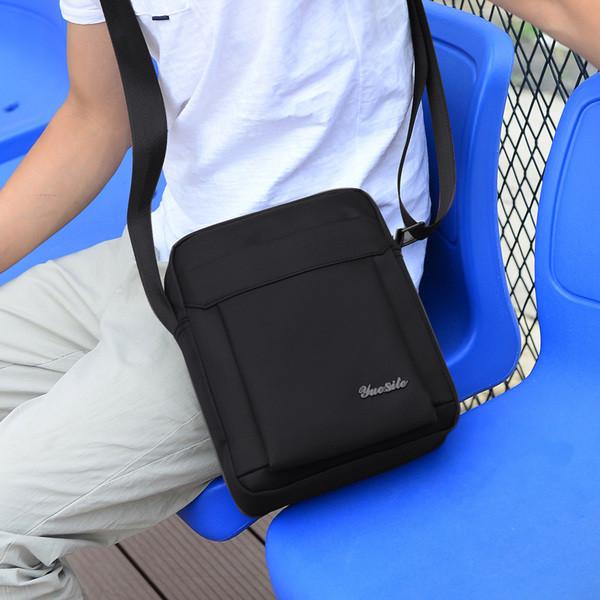 Мъжка ежедневна чанта през рамо