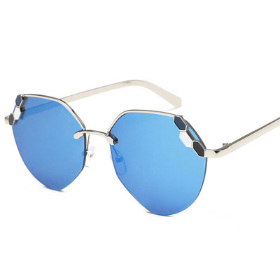 Moдерни дамски слънчеви очила в различни цветове