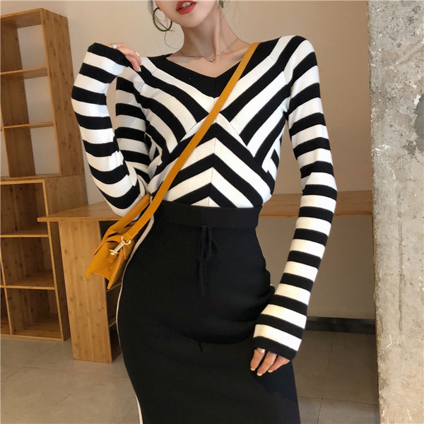 Γυναικείες μπλούζες σε λωρίδα V σε δύο χρώματα