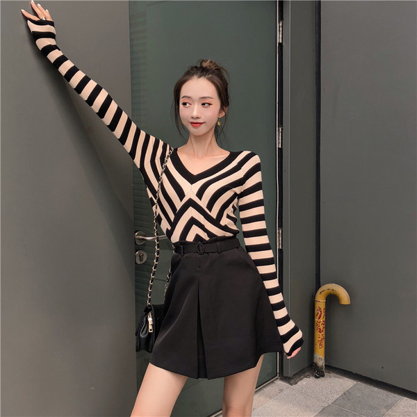 Γυναικείες μπλούζες σε λωρίδα V σε δύο χρώματα