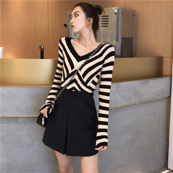 Γυναικείες μπλούζες σε λωρίδα V σε δύο χρώματα