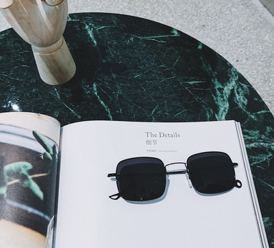 Ochelari retro de damă în formă pătrată