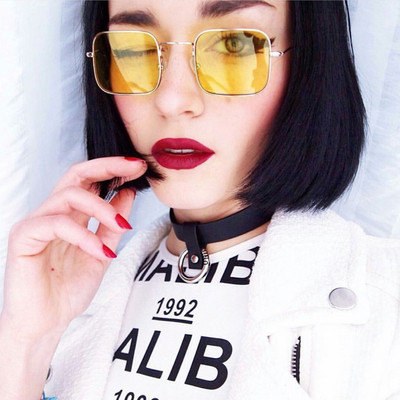 Ochelari retro de damă în formă pătrată