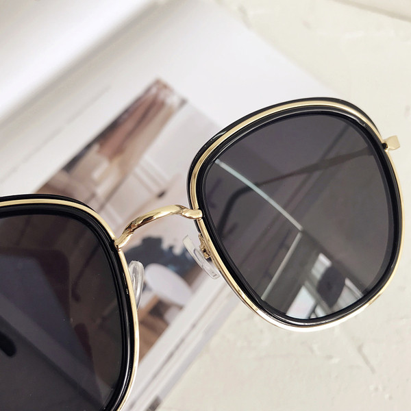 Ochelari de soare moderni de dama in diferite culori