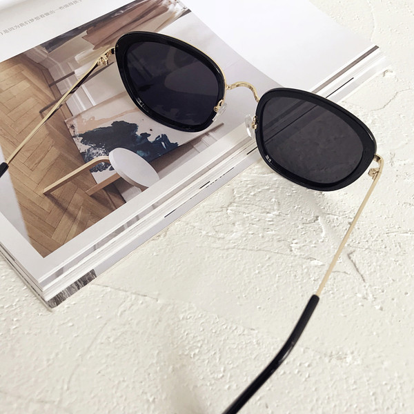 Ochelari de soare moderni de dama in diferite culori