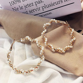 Cercei rotunzi moderni de dama cu perle decorative