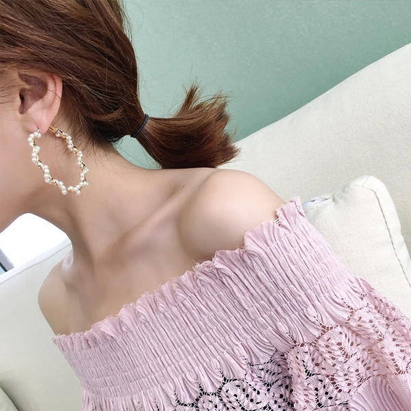 Cercei rotunzi moderni de dama cu perle decorative