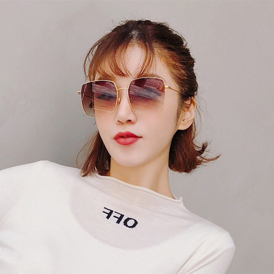 Ochelari de soare moderni de dama in forma patrata