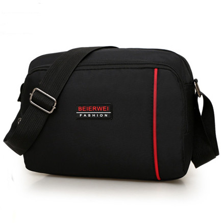 Geanta barbateasca in doua modele in negru