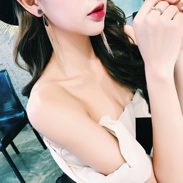 Cercei lungi moderni de dama de culoare argintiu si auriu