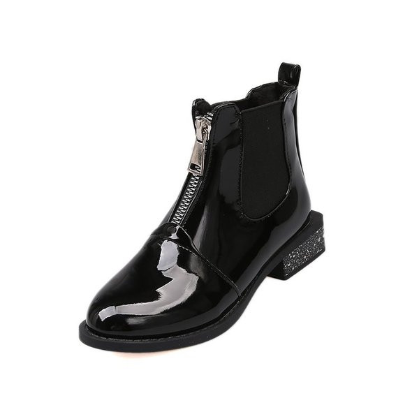 Κομψές γυναικείες  μπότες με μεταλλικό στοιχείο σε δύο σχέδια