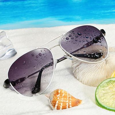 Moдерни дамски слънчеви очила в четири цвята