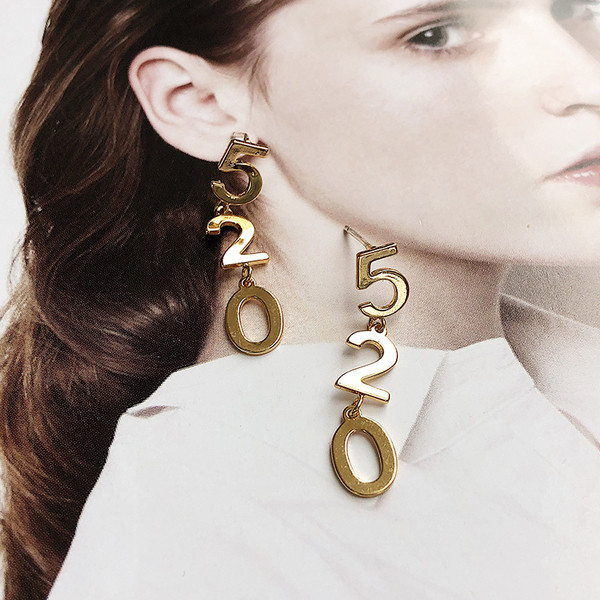 Дамски дълги обеци с цифри