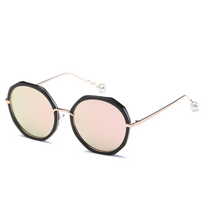 Moдерни дамски слънчеви очила с интересна рамка