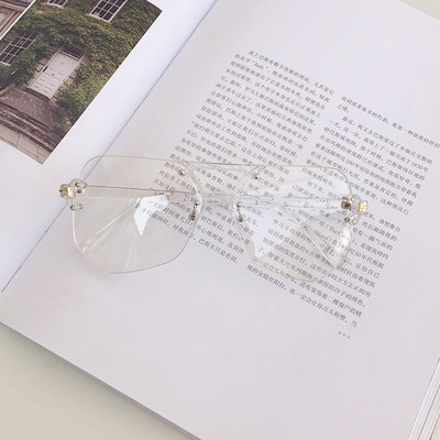 Ochelari actuali de dama in diferite culori