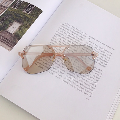 Ochelari actuali de dama in diferite culori