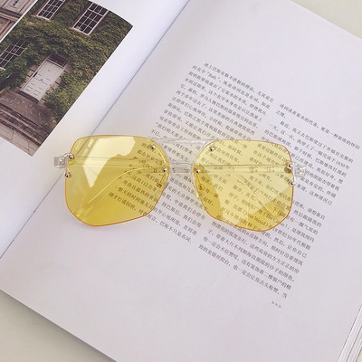 Ochelari actuali de dama in diferite culori