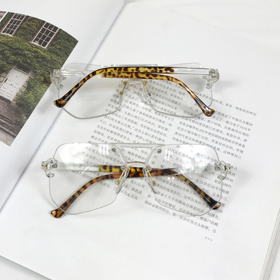 Ochelari actuali de dama in diferite culori