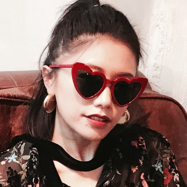 Ochelari de soare retro pentru femei în formă de inimă