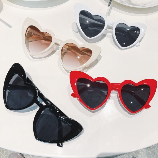 Ochelari de soare retro pentru femei în formă de inimă