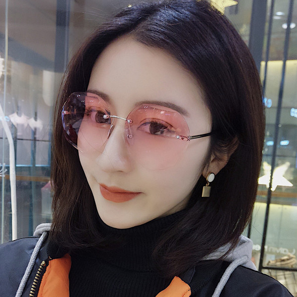 Ochelari de soare pentru femei în cinci culori