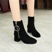 Κομψές γυναικείες μπότες με μεταλλικό στοιχείο eco suede είναι μαύρες