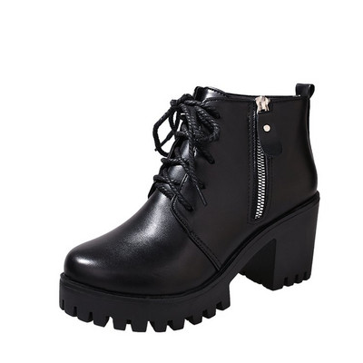 Модерни дамски боти с връзки и груба подметка в черен цвят