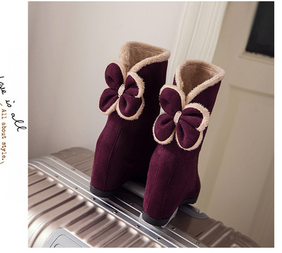 Κομψές γυναικείες μπότες σε τρία χρώματα με διακόσμηση με κορδέλα