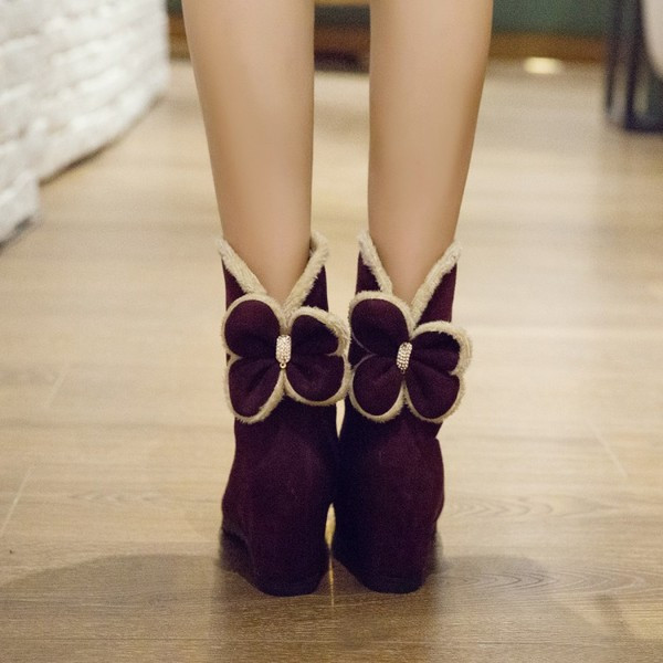 Κομψές γυναικείες μπότες σε τρία χρώματα με διακόσμηση με κορδέλα