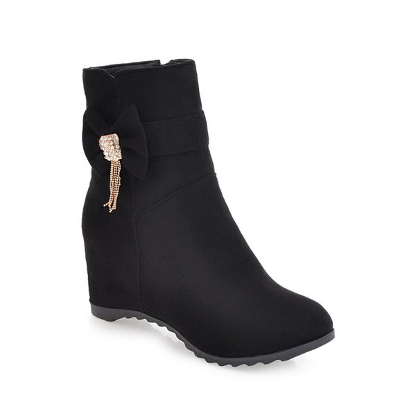 Γυναικείες μπότες σε διάφορα χρώματα με κορδέλα και διακοσμητικές πέτρες