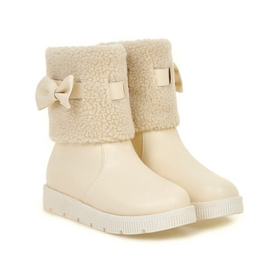 Γυναικείες χειμωνιάτικες μπότες σε επίπεδη σόλα με κορδέλα