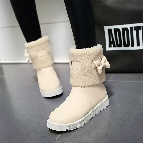 Γυναικείες χειμωνιάτικες μπότες σε επίπεδη σόλα με κορδέλα