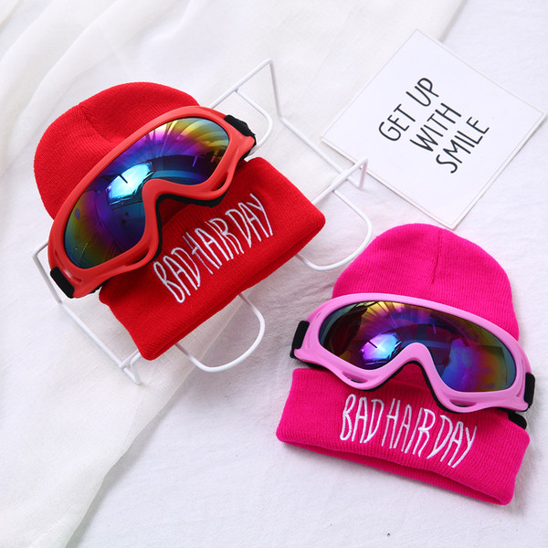 Модерна дамска зимна шапка в различни цветове