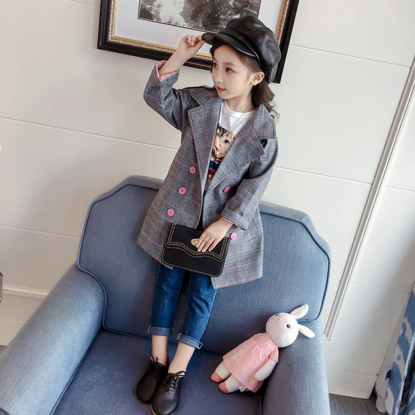 Palton elegant pentru copii pentru o fată cu decolteu în V