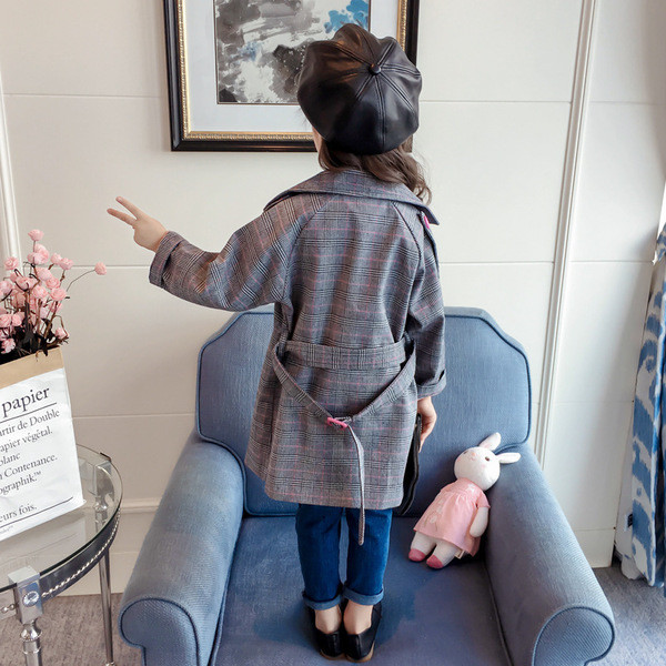 Palton elegant pentru copii pentru o fată cu decolteu în V