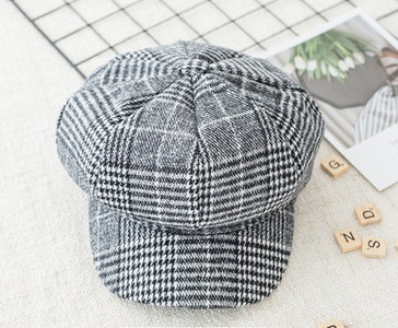 Șapcă modernă de damă în mai multe culori