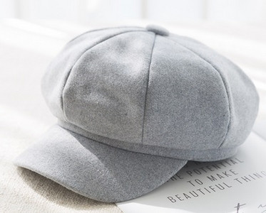 Șapcă modernă de damă în mai multe culori