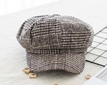 Șapcă modernă de damă în mai multe culori