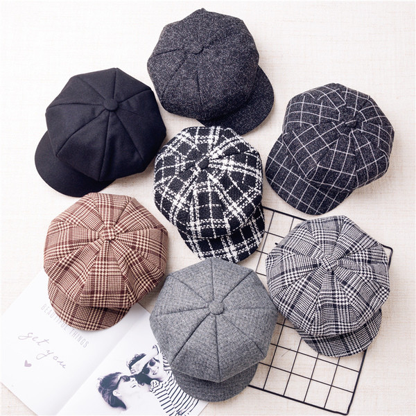 Șapcă modernă de damă în mai multe culori