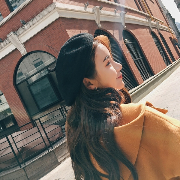 Κομψό γυναικείο καπέλο σε διάφορα χρώματα