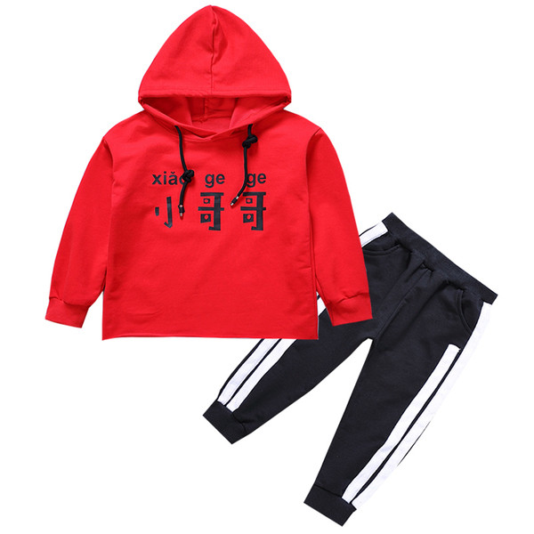 Комплект - тениска в два цвята с качулка и надпис и анцуг 