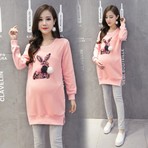 Bluza lunga pentru gravide decorata cu paiete si puf in culoarea roz