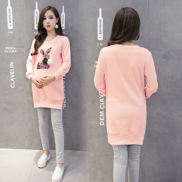 Bluza lunga pentru gravide decorata cu paiete si puf in culoarea roz