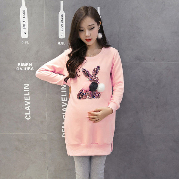 Bluza lunga pentru gravide decorata cu paiete si puf in culoarea roz