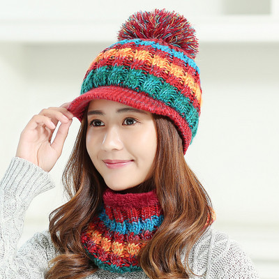 Ежедневна дамска шапка с пух в четири цвята
