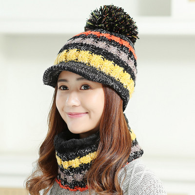 Ежедневна дамска шапка с пух в четири цвята