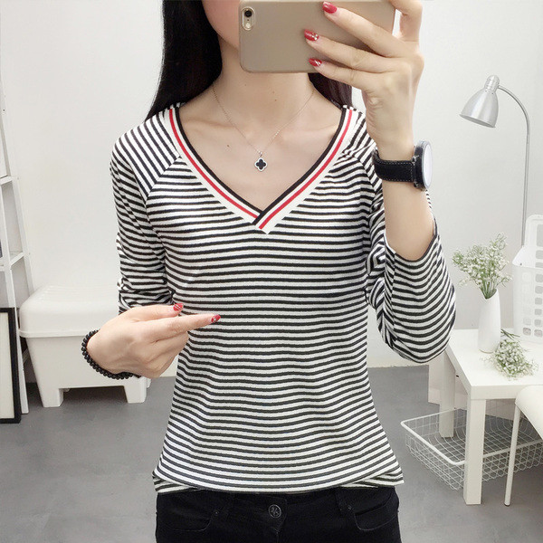 Bluza in dungi pentru gravide cu decolteu in V in doua culori